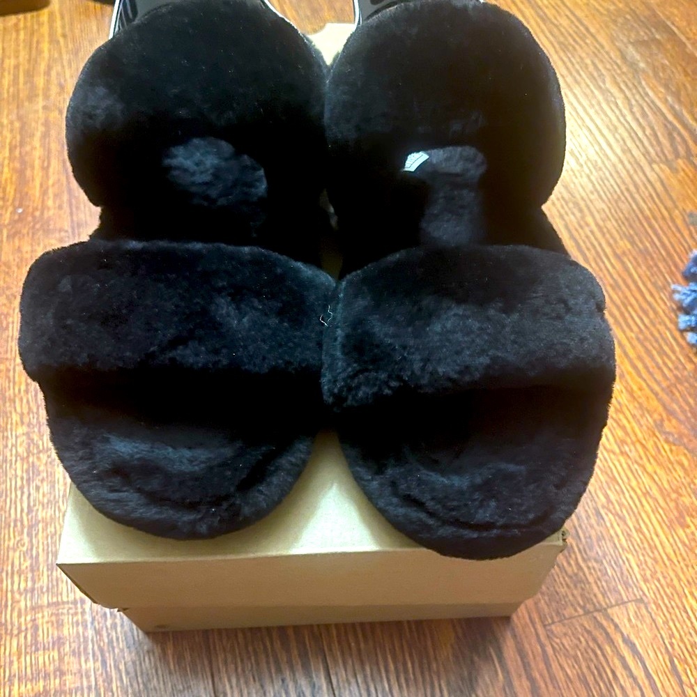 UGG OH YEAH Sandals!! FINAL PRICE!!